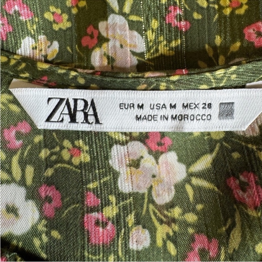 ZARA Green Floral Mini Dress w/Keyhole
Neckline and Smocked Top, Size M. - Picture 9 of 12